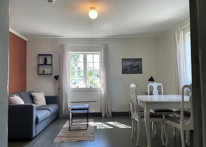 Blokkhus Historisk I Stavern * Larvik